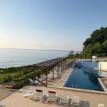 아파트 Wonderful One Bedroom First Line To The Sea 비알라