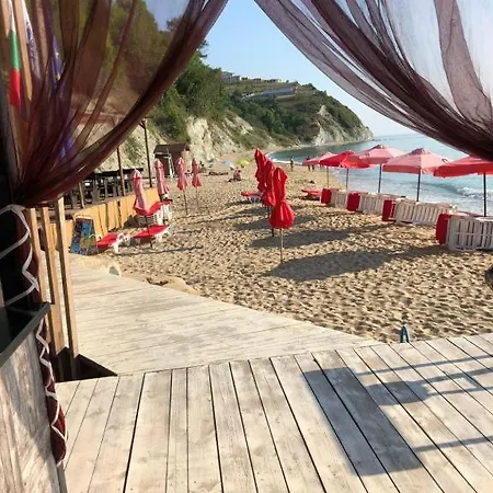 Wonderful One Bedroom First Line To The Sea 아파트 비알라