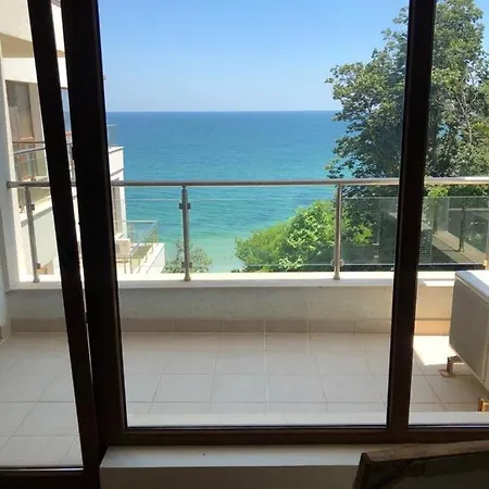 Wonderful One Bedroom First Line To The Sea 아파트 *
