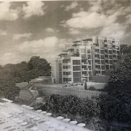 Wonderful One Bedroom First Line To The Sea 아파트 *